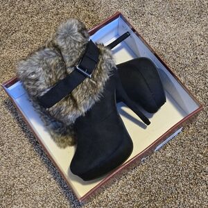Women's Black Fur-Trimmed Ankle Boots